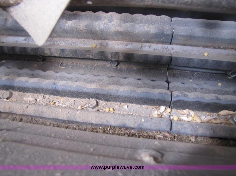 image for item 3575 1999 Gleaner R72 combine