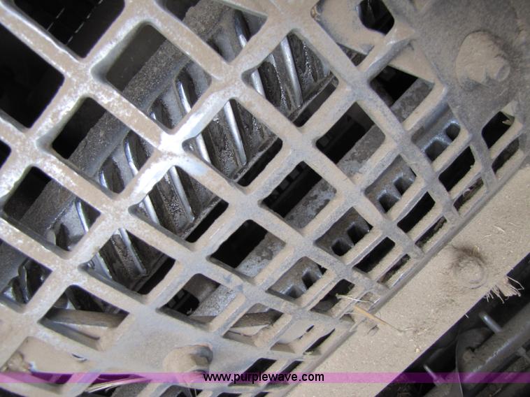 image for item 3575 1999 Gleaner R72 combine