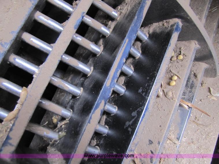 image for item 3575 1999 Gleaner R72 combine