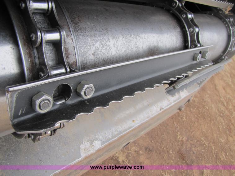 image for item 3575 1999 Gleaner R72 combine