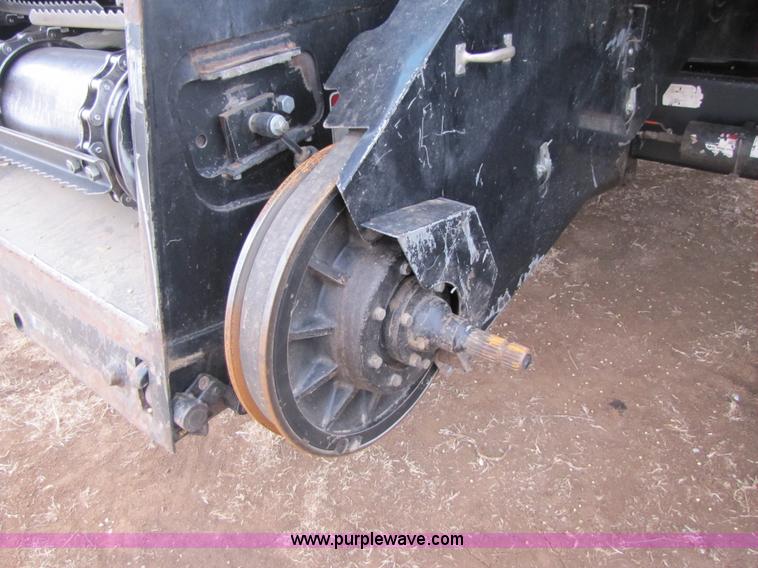 image for item 3575 1999 Gleaner R72 combine