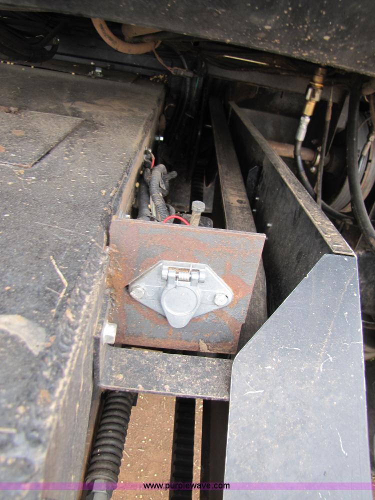 image for item 3575 1999 Gleaner R72 combine