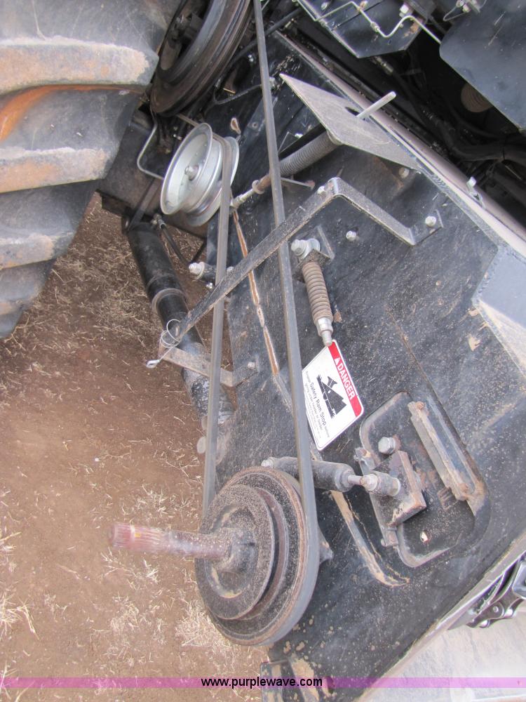 image for item 3575 1999 Gleaner R72 combine