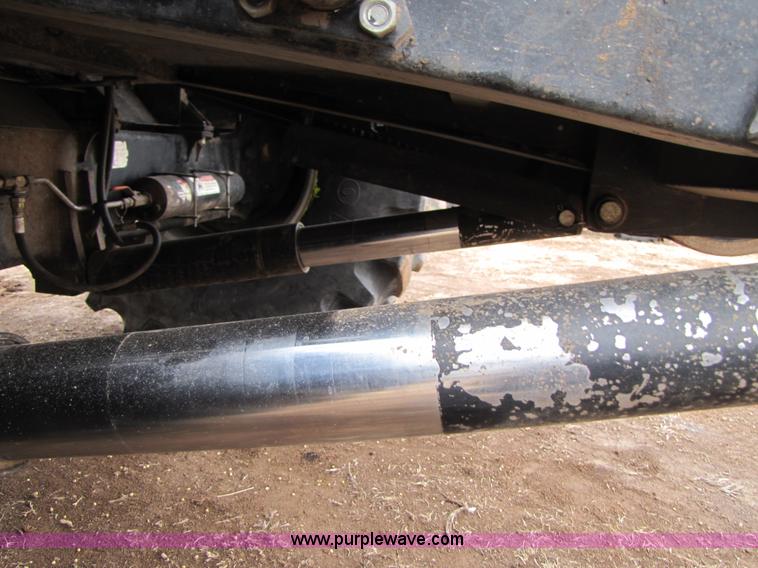 image for item 3575 1999 Gleaner R72 combine