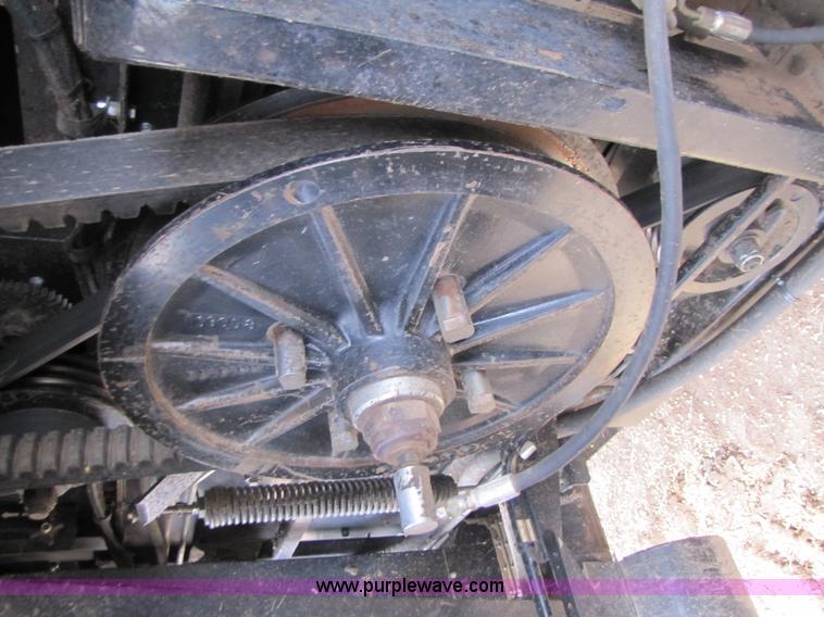 image for item 3575 1999 Gleaner R72 combine