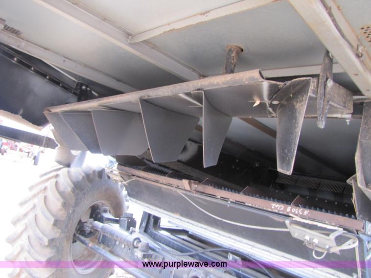 image for item 3575 1999 Gleaner R72 combine