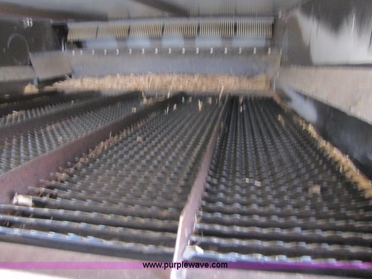 image for item 3575 1999 Gleaner R72 combine