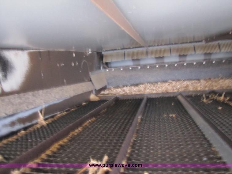 image for item 3575 1999 Gleaner R72 combine