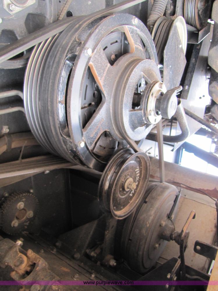 image for item 3575 1999 Gleaner R72 combine