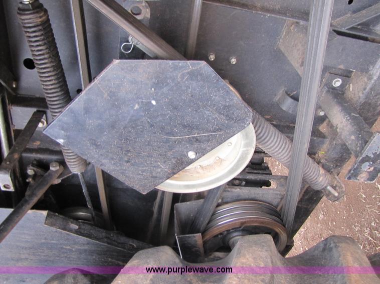 image for item 3575 1999 Gleaner R72 combine