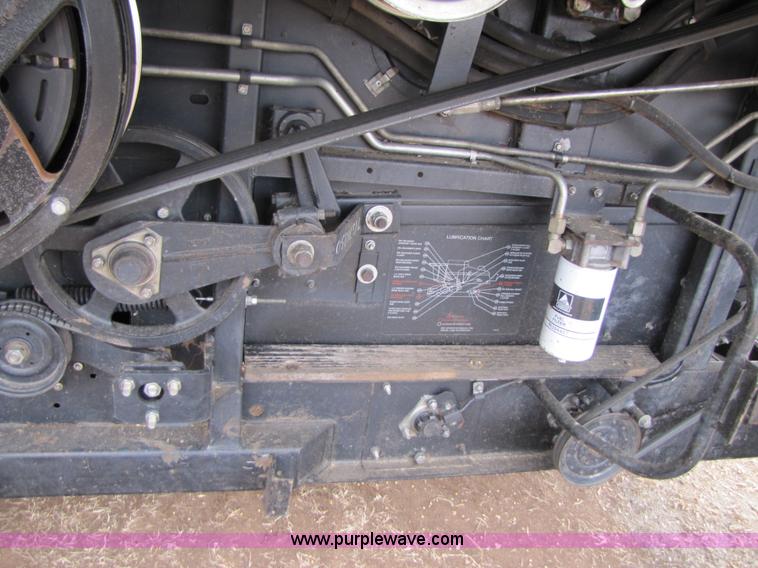 image for item 3575 1999 Gleaner R72 combine