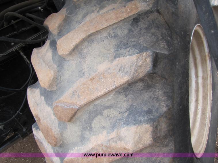 image for item 3575 1999 Gleaner R72 combine