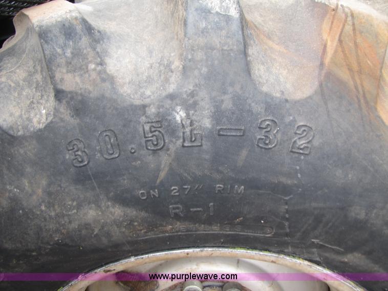 image for item 3575 1999 Gleaner R72 combine