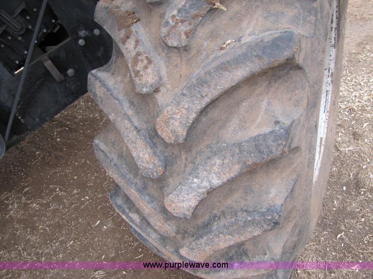 image for item 3575 1999 Gleaner R72 combine