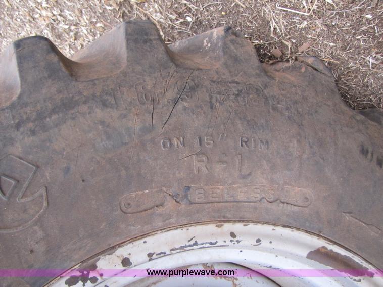 image for item 3575 1999 Gleaner R72 combine