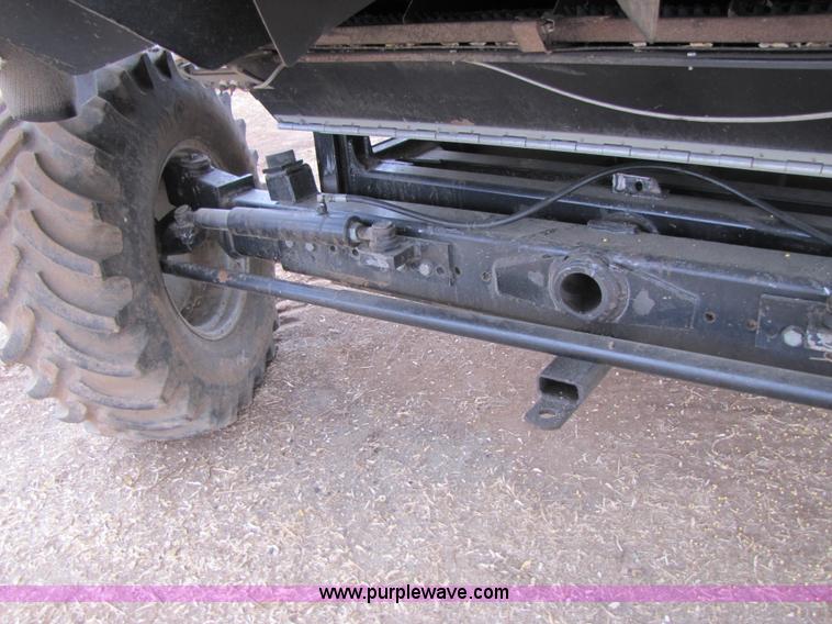 image for item 3575 1999 Gleaner R72 combine