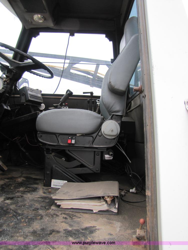 image for item 3578 1994 Silver Wheels fertilizer/sprayer truck