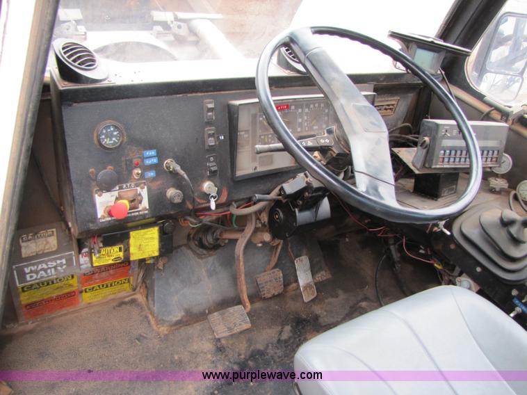 image for item 3578 1994 Silver Wheels fertilizer/sprayer truck