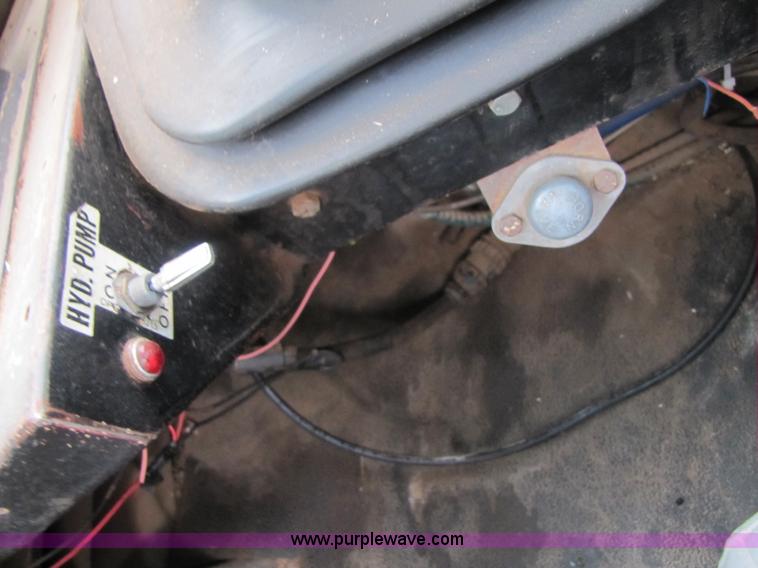 image for item 3578 1994 Silver Wheels fertilizer/sprayer truck