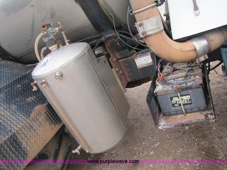 image for item 3578 1994 Silver Wheels fertilizer/sprayer truck