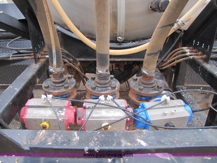 image for item 3578 1994 Silver Wheels fertilizer/sprayer truck