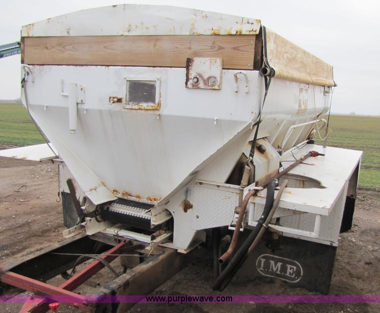 image for item 3578 1994 Silver Wheels fertilizer/sprayer truck