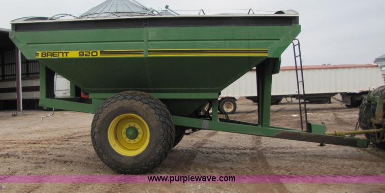 image for item 3579 Brent 920 grain cart