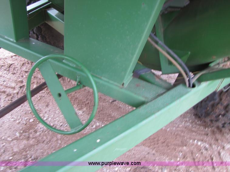 image for item 3579 Brent 920 grain cart