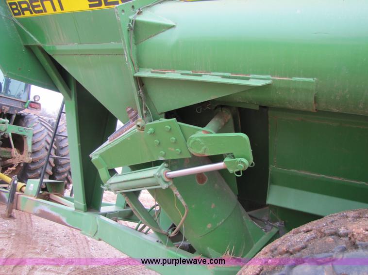 image for item 3579 Brent 920 grain cart