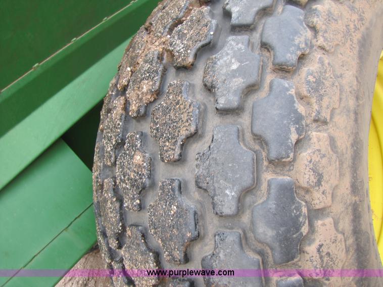 image for item 3579 Brent 920 grain cart