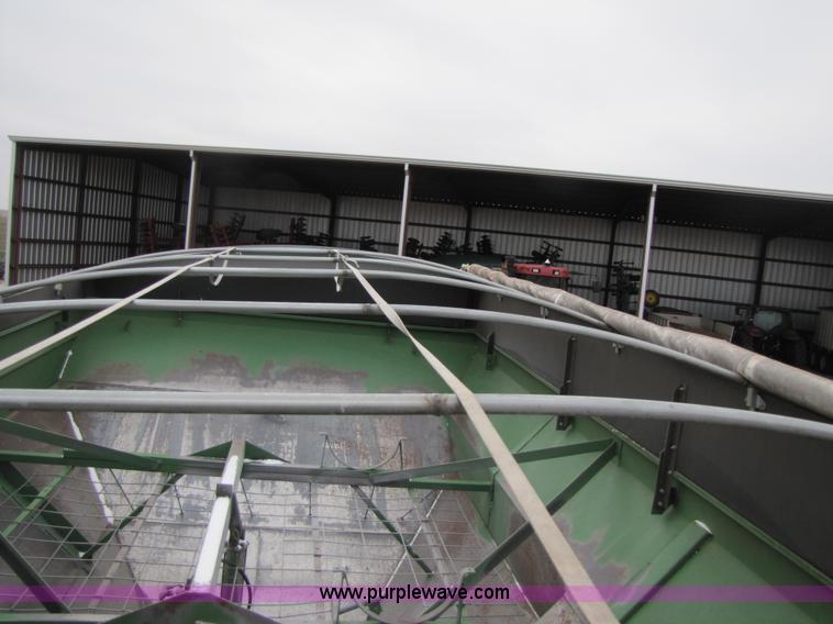 image for item 3579 Brent 920 grain cart