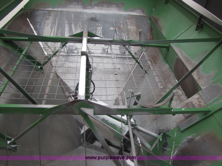 image for item 3579 Brent 920 grain cart