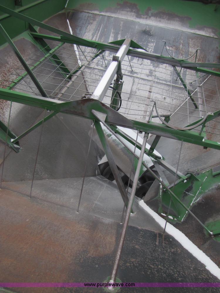 image for item 3579 Brent 920 grain cart