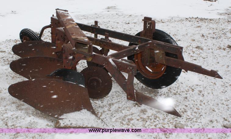 image for item 4644 International 3x14 plow