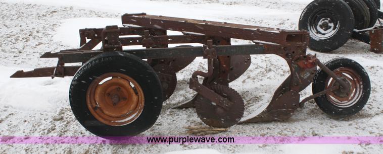 image for item 4644 International 3x14 plow