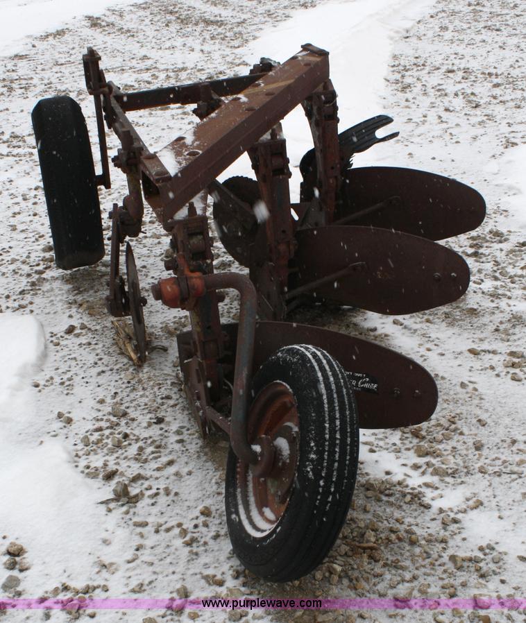 image for item 4644 International 3x14 plow