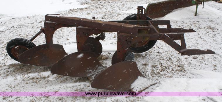 image for item 4644 International 3x14 plow
