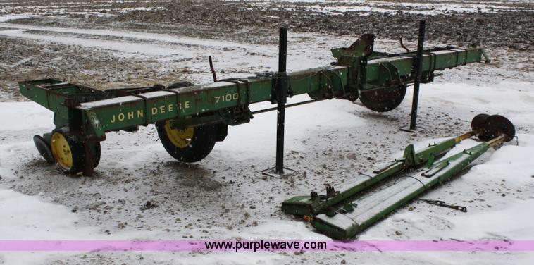 image for item 4648 John Deere 7100 two row planter on wide bar