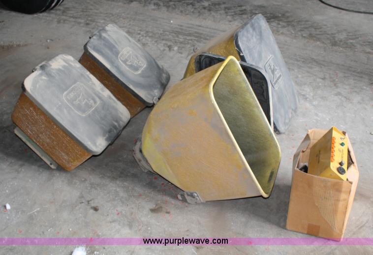 image for item 4648 John Deere 7100 two row planter on wide bar