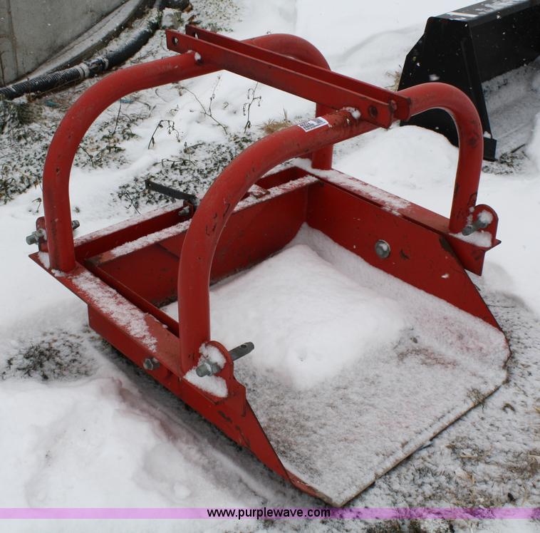 image for item 4652 TSC three-point scoop