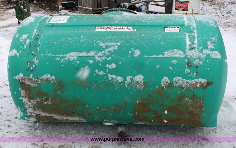image for item 4656 300 gallon poly tank
