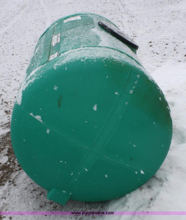 image for item 4656 300 gallon poly tank