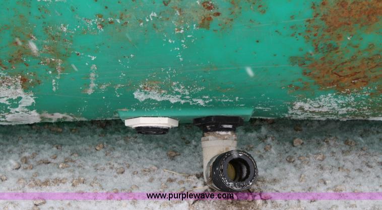 image for item 4656 300 gallon poly tank