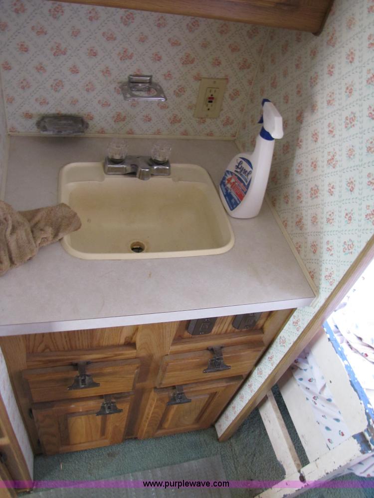 image for item 3561 1989 Jayco 29' travel trailer