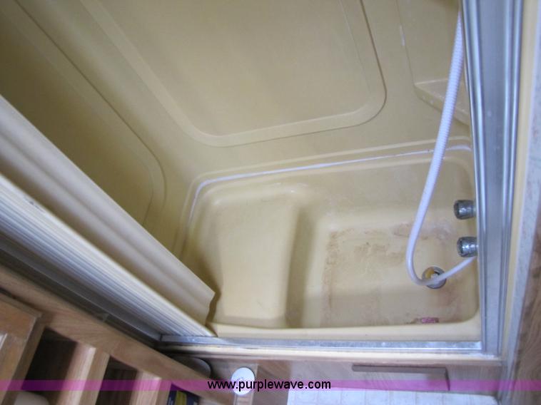 image for item 3561 1989 Jayco 29' travel trailer