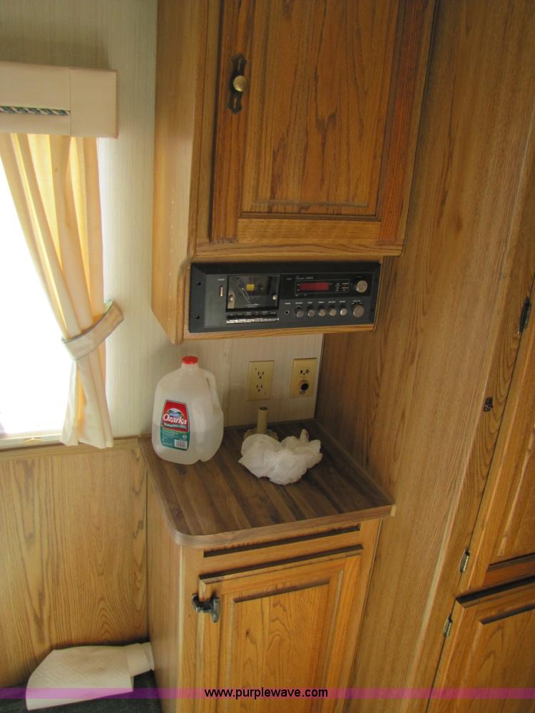 image for item 3561 1989 Jayco 29' travel trailer