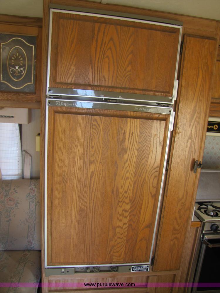 image for item 3561 1989 Jayco 29' travel trailer