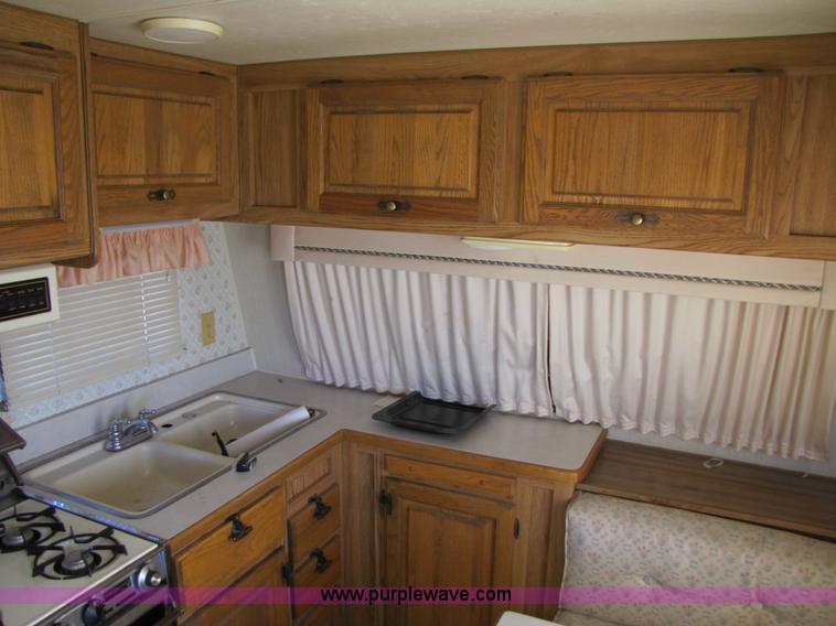 image for item 3561 1989 Jayco 29' travel trailer