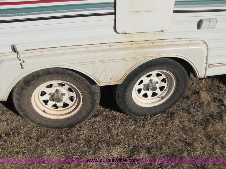 image for item 3561 1989 Jayco 29' travel trailer