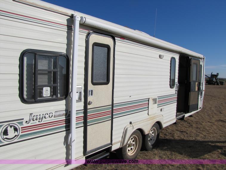 image for item 3561 1989 Jayco 29' travel trailer